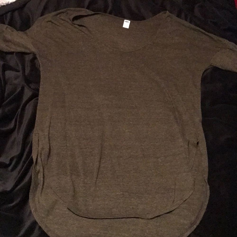 Quarter sleeve, high-low tshirt